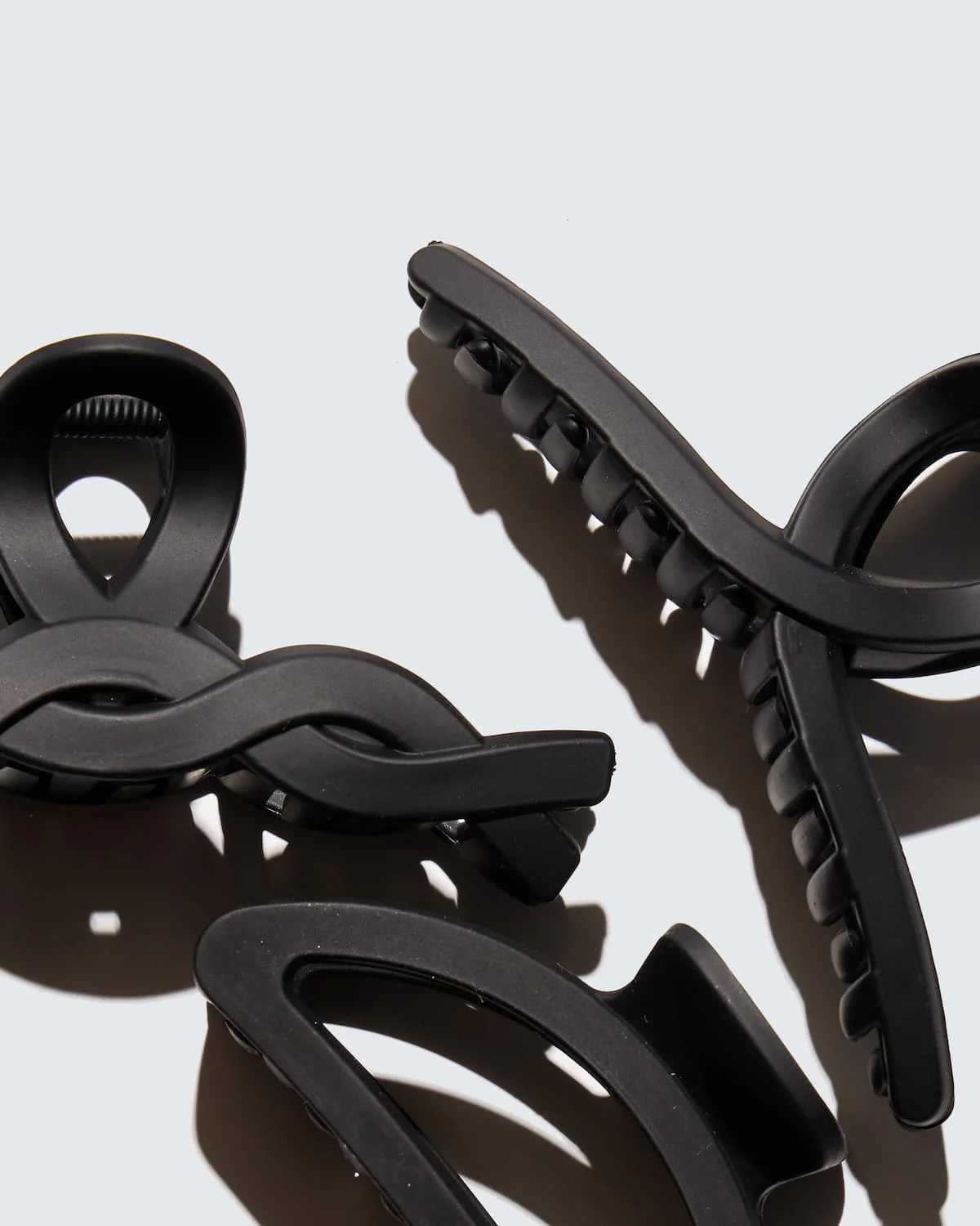 Medium Claw Hair Clips, 3-Pack, Noire - Image 4