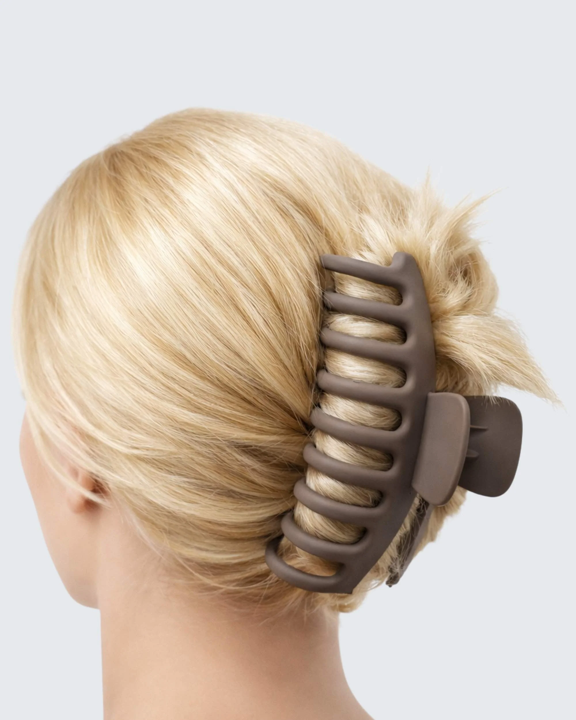 Medium Claw Hair Clips, 3-Pack, Café - Image 3
